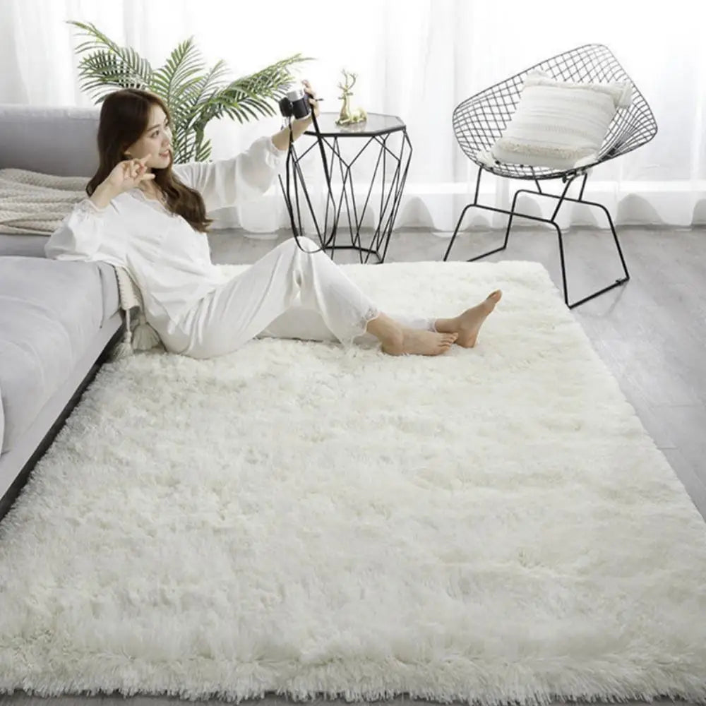 VIKAMA Silk & Wool Solid Color Bedroom Rug